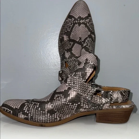 Women's Snakeskin Patterned pointed Toe sling back booties - Picture 1 of 7